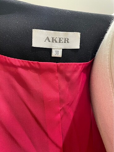 38 Beden siyah Renk Aker marka yelek