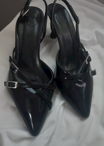 LC Waikiki Klasik Siyah Rugan Tokalı Stiletto