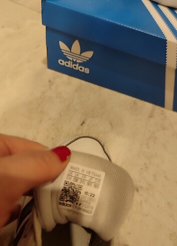 31 Beden beyaz Renk Adidas kız çocuk 31 numara orijinal 