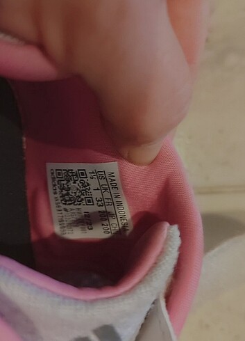 32 Beden gri Renk Adidas gri ve pembe şıklığı ile 32 numara orjinal