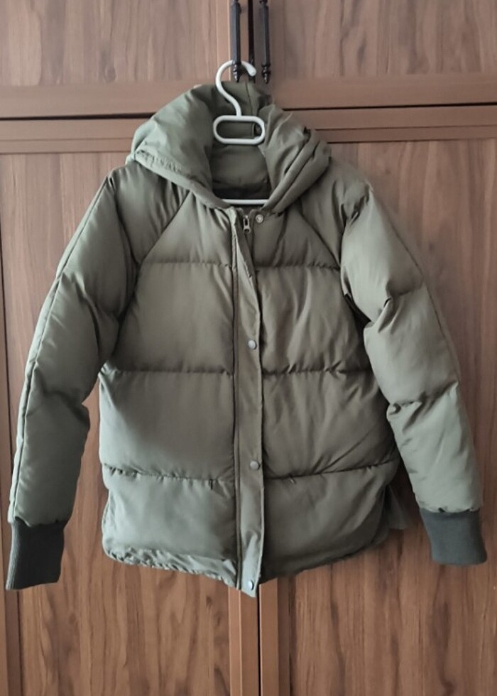 Yeşil şişme mont - Görsel 3