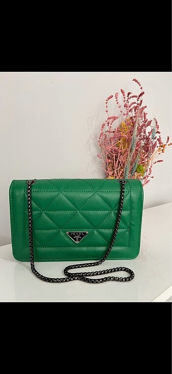 Prada logo çanta
