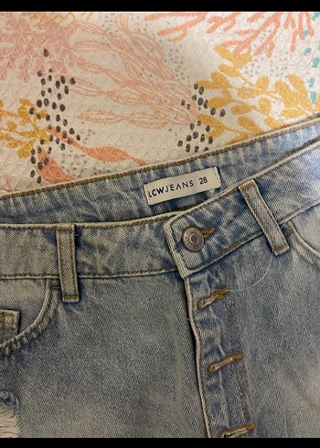38 Beden mavi Renk Düğmeli Pastel Mavi Mini Denim Şort