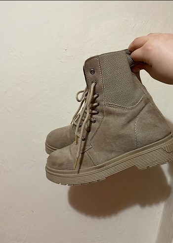 Bej Süet Bağcıklı Kadın Bot