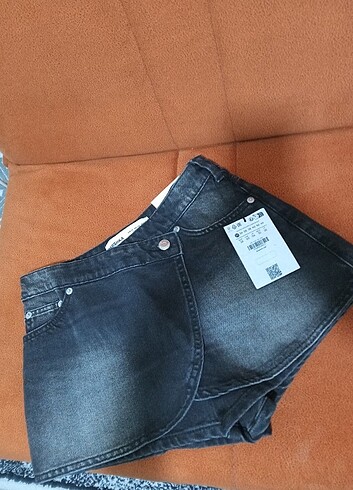 Bershka Bershka mini şortlu etek