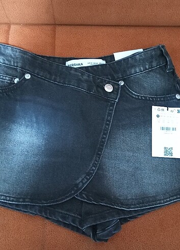 32 Beden Bershka mini şortlu etek