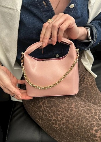 Beden Zincir Detaylı Pembe Deri Kadın Çanta