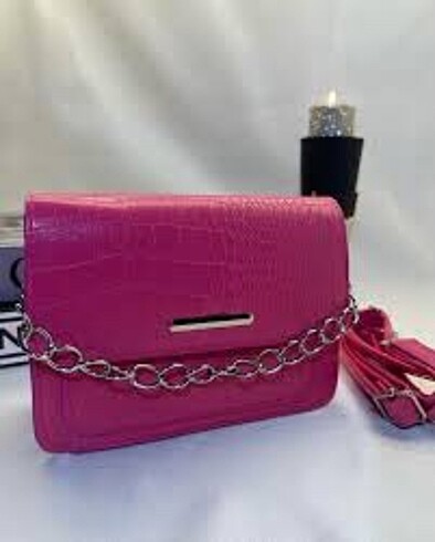 Pembe çanta