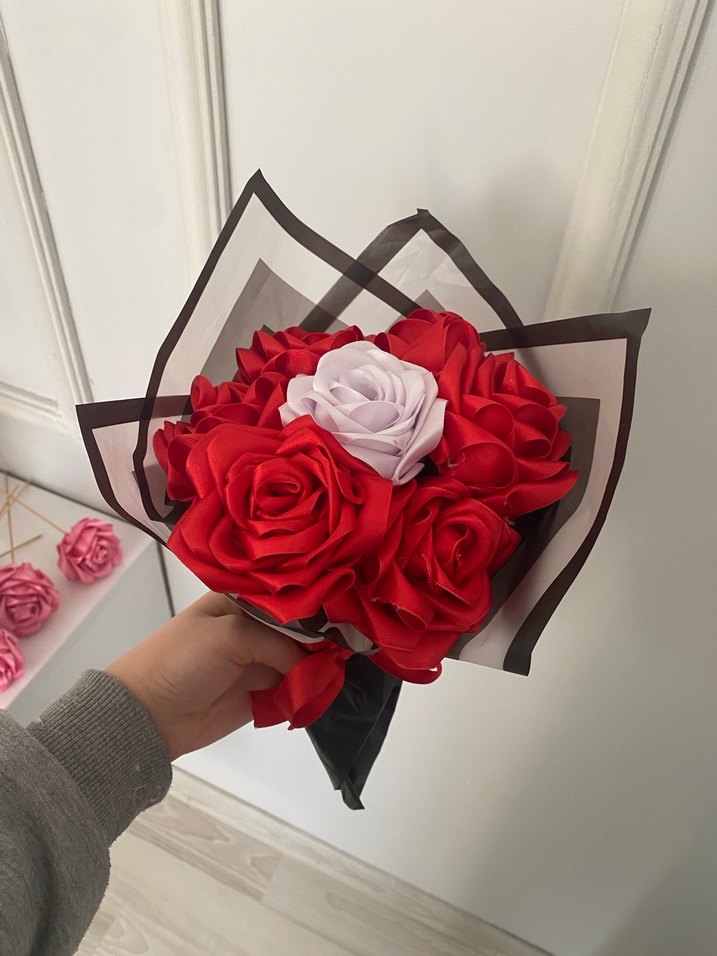 Kırmızı Beyaz Çiçekli Kadın Broş - Görsel 3