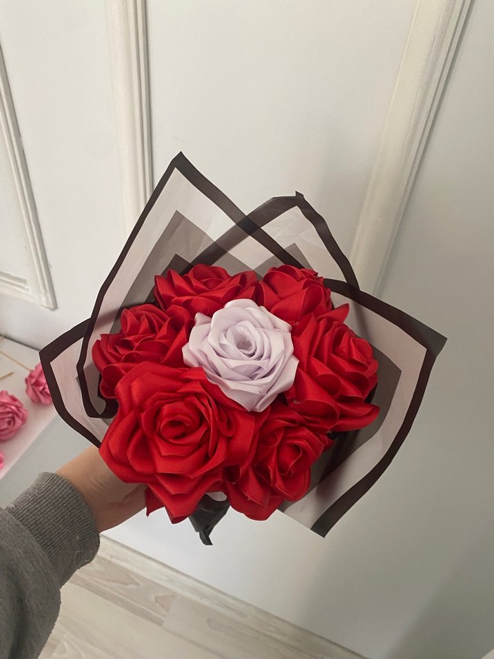 Kırmızı Beyaz Çiçekli Kadın Broş - Görsel 2