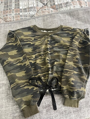 Kamuflaj fiyonk modelli sweatshirt zara