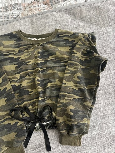 s Beden Kamuflaj fiyonk modelli sweatshirt zara