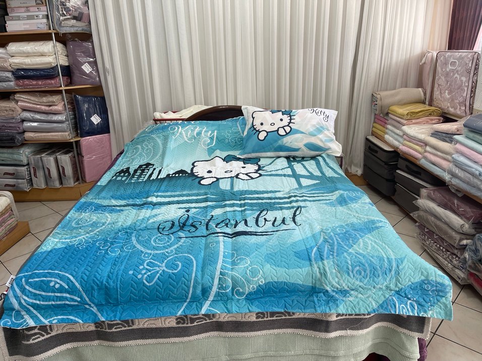ÇİFT YÖNLÜ 4 MEVSİM Hello Kitty Yatak Örtüsü - Görsel 2