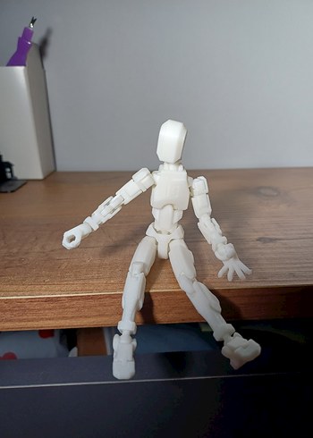 Beyaz Hareketli Aksiyon Figürü - Görsel 3