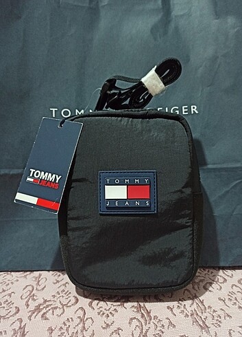 Tommy Hilfiger omuz çantası 