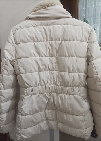 Stradivarius kürklü Bej Kısa Kadın Kışlık Mont - Görsel 3