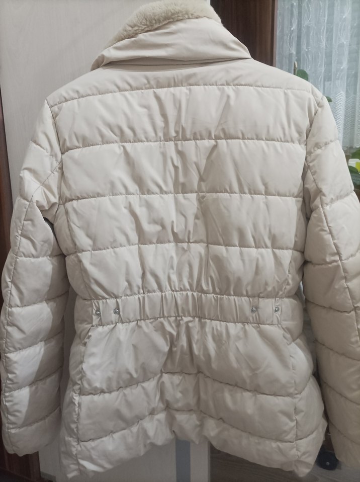 Stradivarius kürklü Bej Kısa Kadın Kışlık Mont - Görsel 3