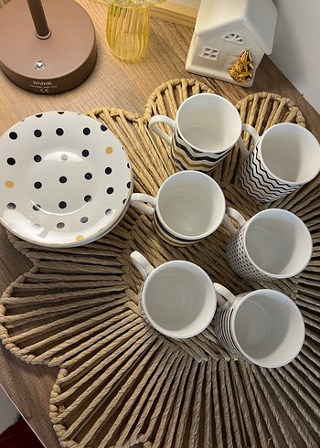 Beyaz ve Siyah Desenli Porselen Fincan Seti - Görsel 2