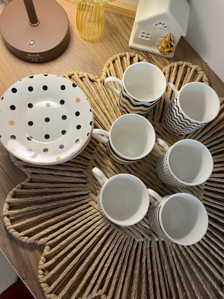 Beyaz ve Siyah Desenli Porselen Fincan Seti - Görsel 2