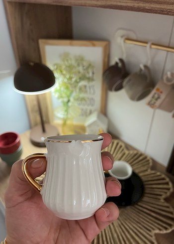 Beyaz ve Siyah Porselen Fincan Takımı - Görsel 3