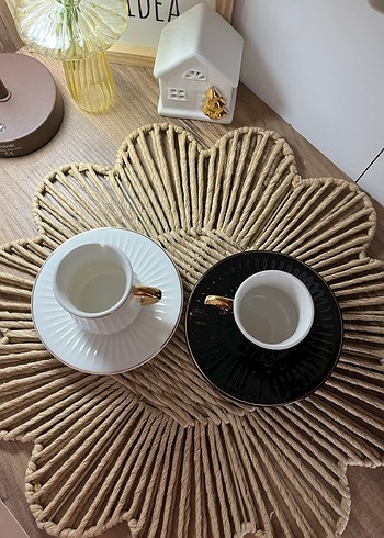 Beyaz ve Siyah Porselen Fincan Takımı - Görsel 2