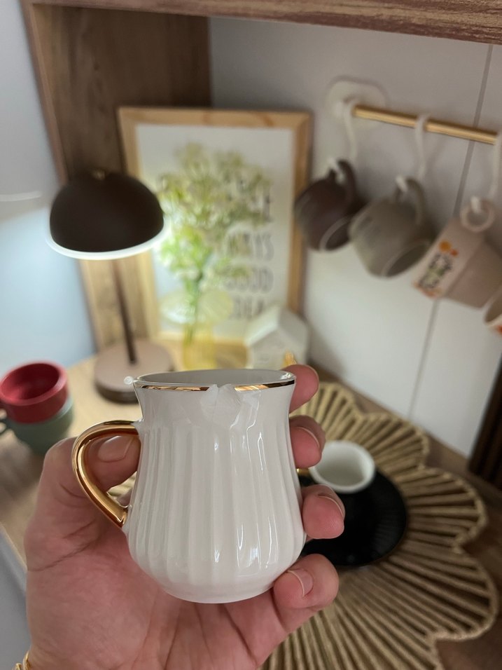 Beyaz ve Siyah Porselen Fincan Takımı - Görsel 3