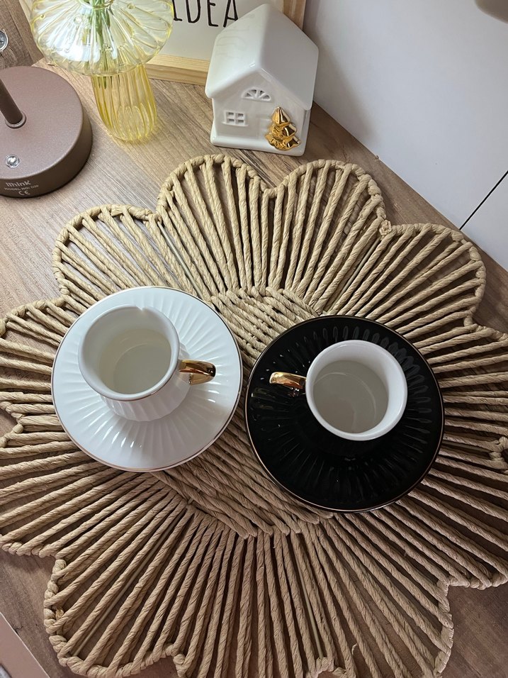 Beyaz ve Siyah Porselen Fincan Takımı - Görsel 2