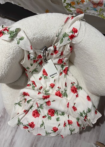 Bershka Romantik Cicekli Firfirli Mini Elbise