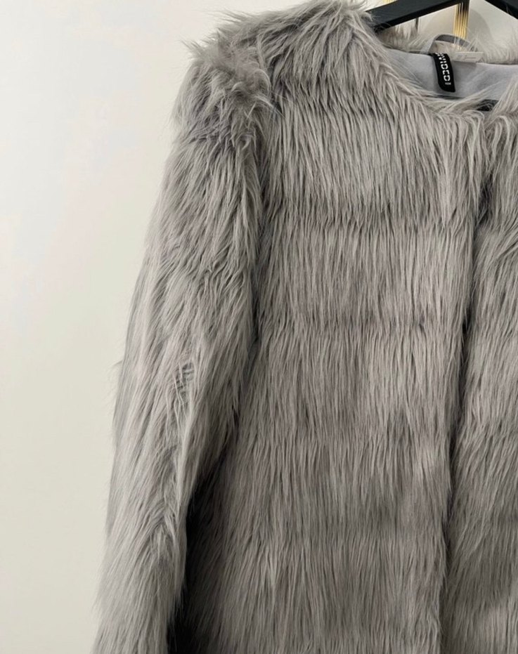 Gri Peluş Kısa Ceket — görsel 2/6