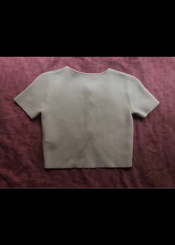 Beyaz Kısa Kollu Düğmeli Crop Hırka - Görsel 3