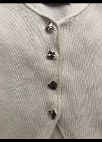 Beyaz Kısa Kollu Düğmeli Crop Hırka - Görsel 2