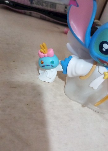 Beden Beyaz Kanatlı Stitch Figürü