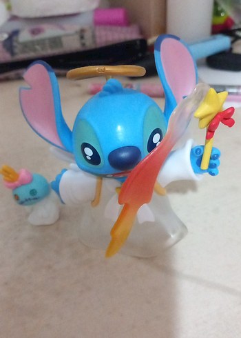 Beyaz Kanatlı Stitch Figürü