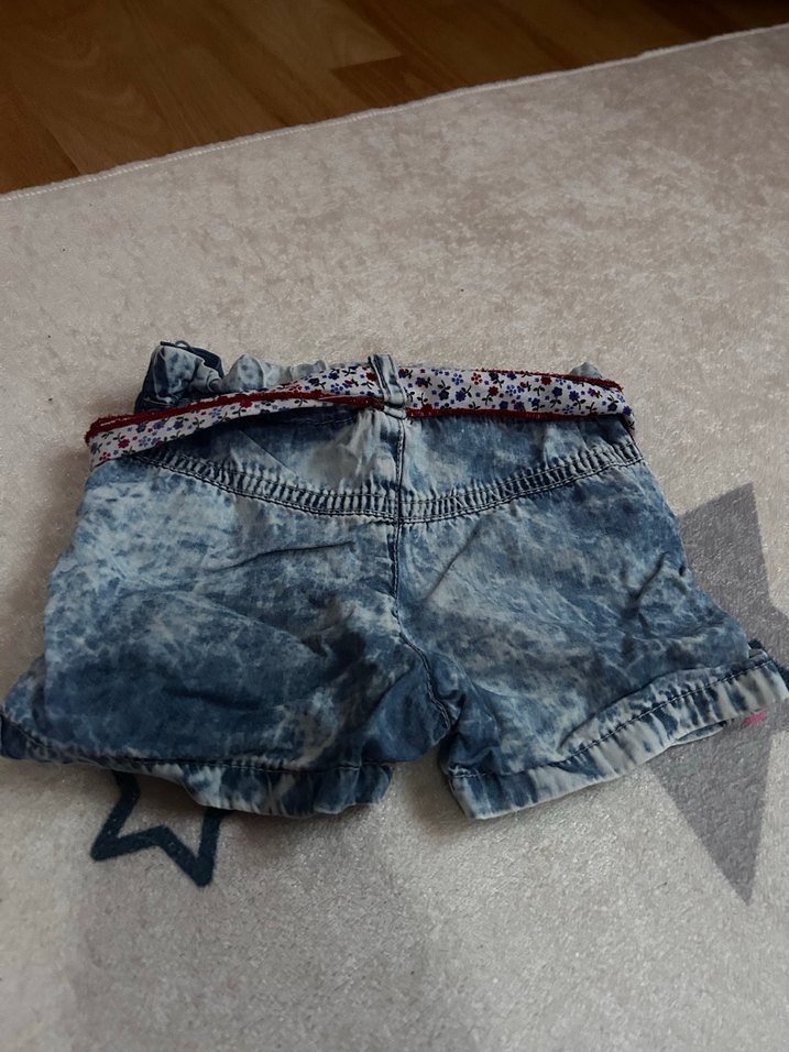 Kız Çocuk Renkli Batik Desenli Fırfırlı Kot Şort - Görsel 3