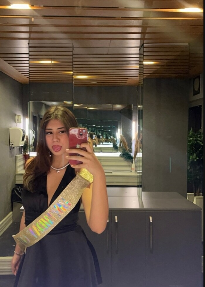 Kısa saten elbise - Görsel 3