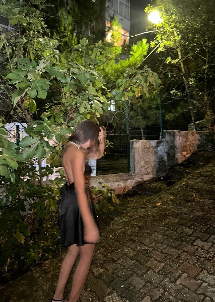 Kısa saten elbise - Görsel 2