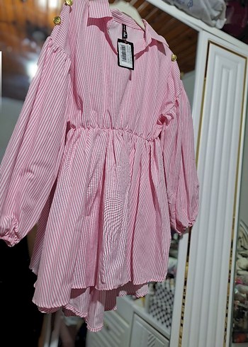 Düğmeli Pembe Çizgili Mini Gömlek