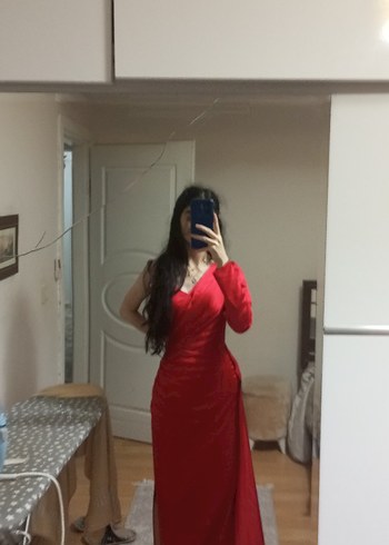 Abiye Kırmızı saten tek kollu Uzun Elbise