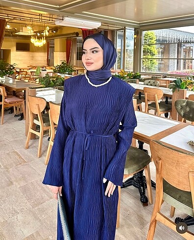 Diğer Piliseli Bağlamalı Saten Elbise