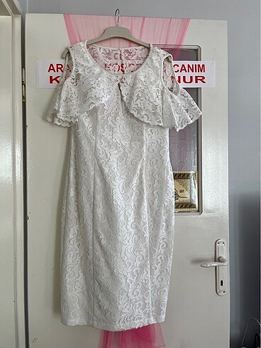 44 Beden Güpür detaylı beyaz elbise kısa