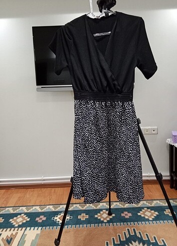 TRENDYOL Kruvaze Yaka Yarım Kol Puantiyeli Mini Elbise