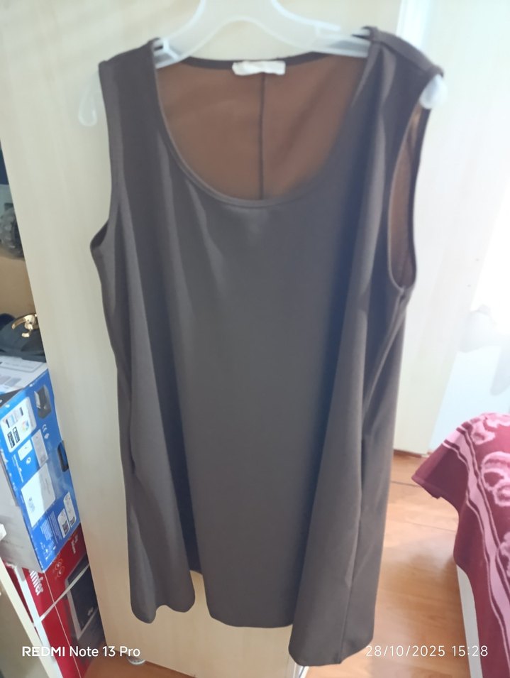 Drapeli Siyah Midi Kolsuz Elbise - Görsel 3