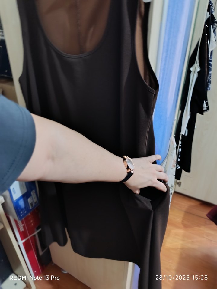 Drapeli Siyah Midi Kolsuz Elbise - Görsel 5