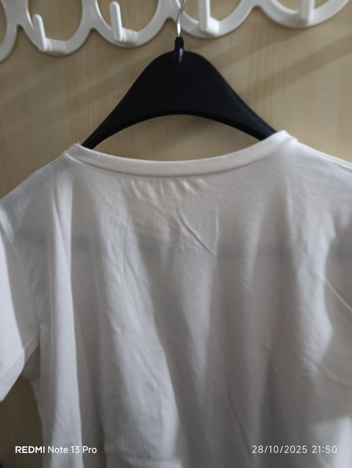 Renkli Baskılı Sokak Tarzı Beyaz Kedi Tişörtü - Görsel 4