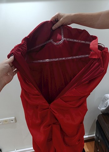 Kırmızı Drapeli Uzun Straplez Abiye Elbise - Görsel 5