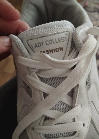 Beyaz Bağcıklı Kadın Spor Ayakkabı - Görsel 3