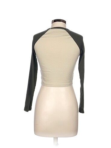 m Beden Pull and Bear Bluz %70 İndirimli.