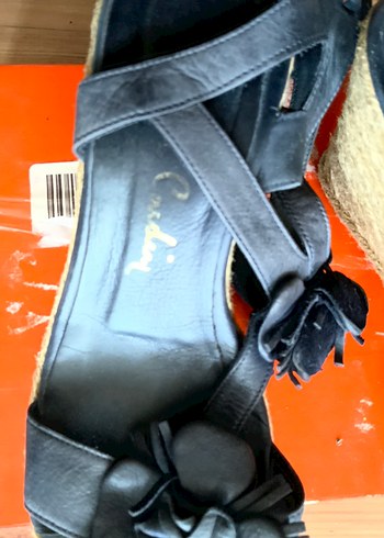 Siyah Kadın Dolgu Topuklu
Sandalet - Görsel 4