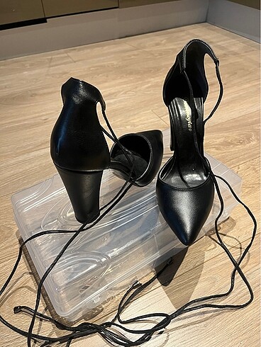 Zara Bagcikli topuklu ayakkabi