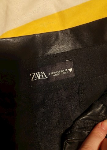 Kadın Siyah Deri Kemerli Mini Şort - Görsel 2